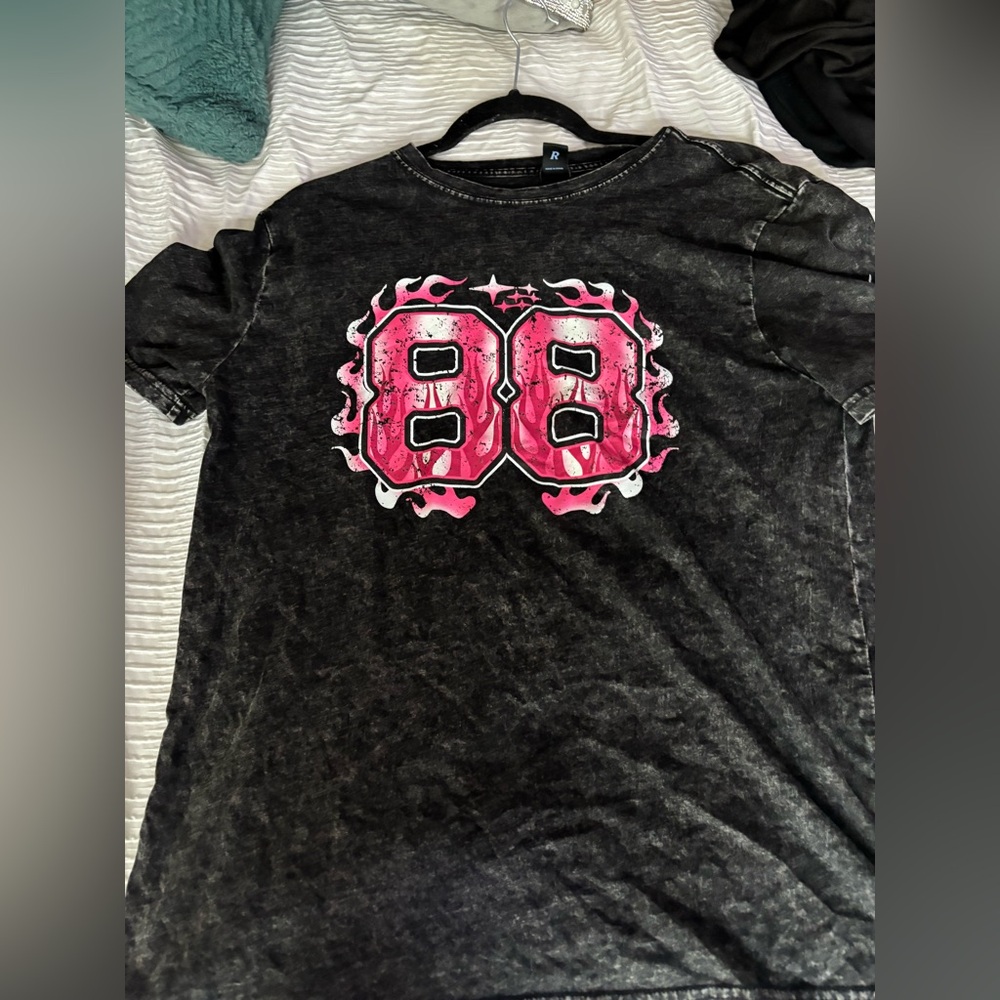 ROMWE Black Tee with Pink Graphic